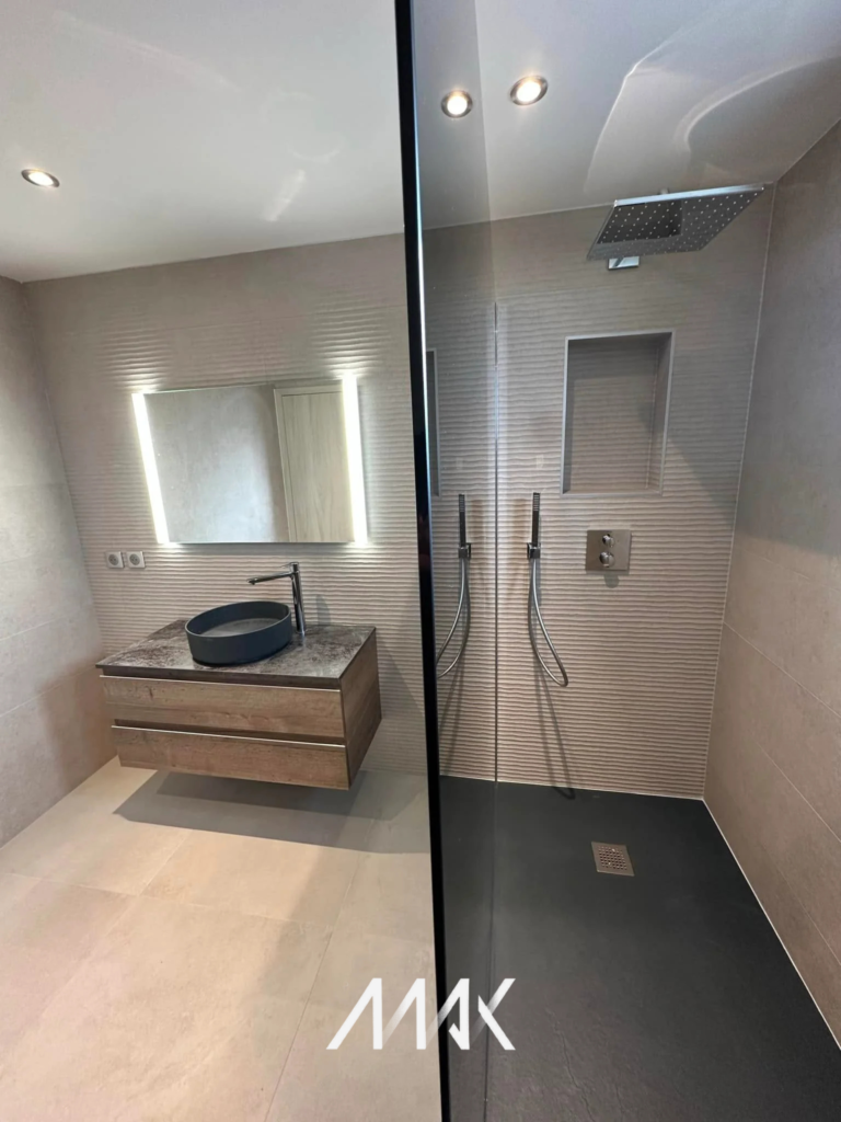 Remplacement de baignoire par une douche à Montbéliard : gagnez en confort et en espace