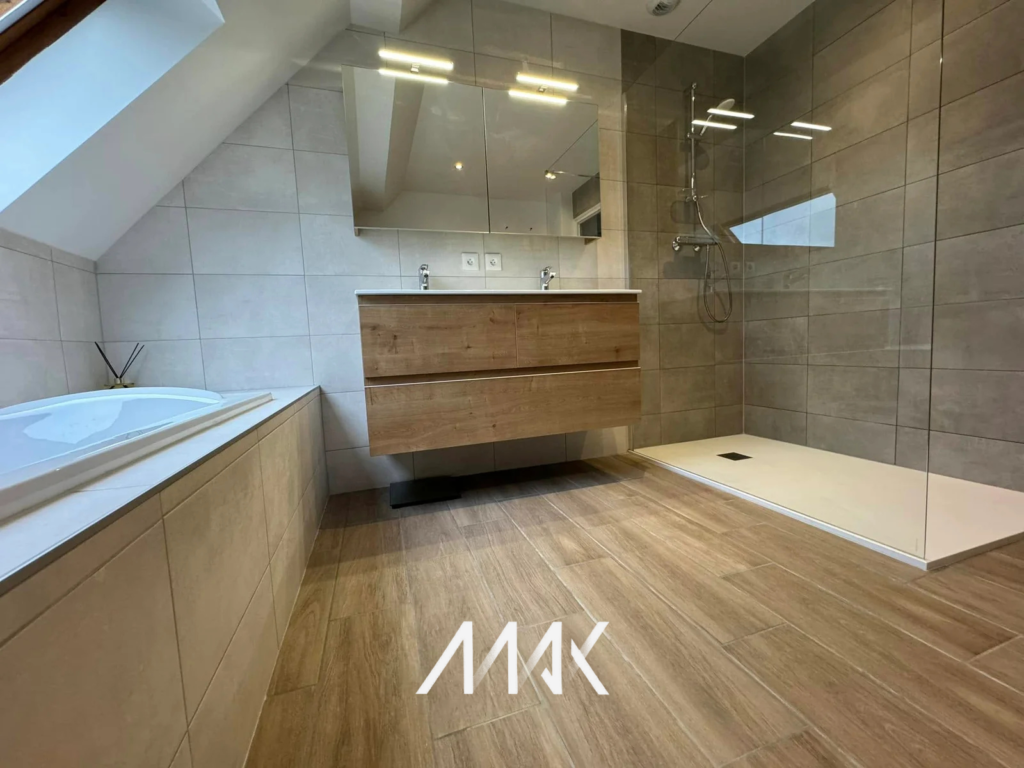 La salle de bain, nouveau sanctuaire de bien-être : aménagements innovants pour une détente absolue